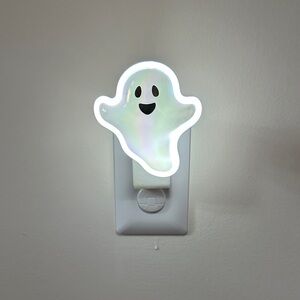 Ghostie Wallflower